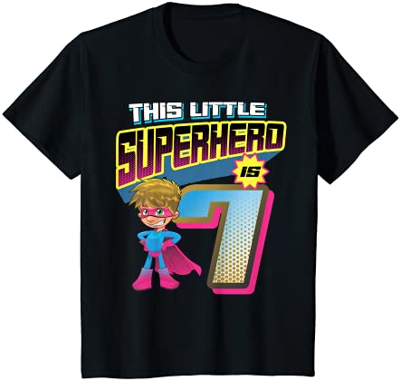 キッズ このリトルスーパーヒーローは7歳のヒーロー、7歳の誕生日です Tシャツ